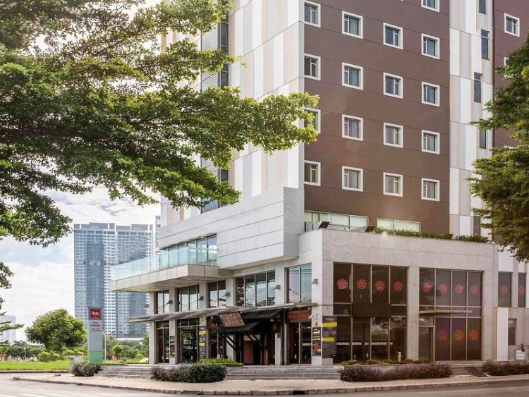 ibis Saigon South Hotel
