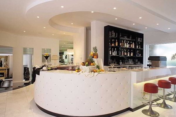 M Glamour Hotel