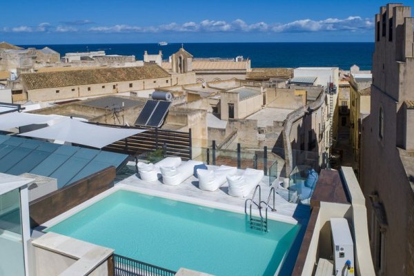Azzoli Apartments & Skypool