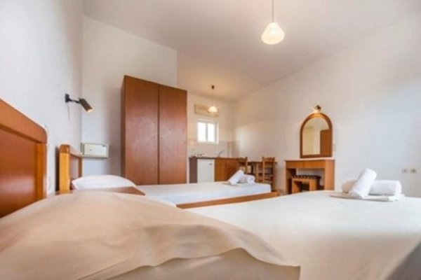 Derekas Studios & Apartments