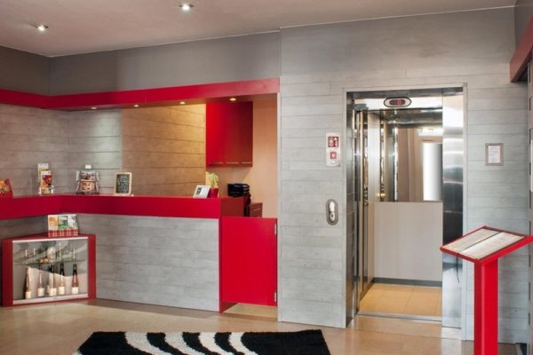Paul & Pia  Welcome Home Hotel