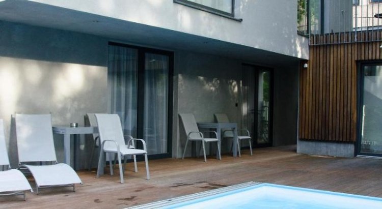 Room 5 Apartments