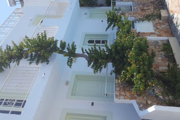 Hesperia Apartments By Estia