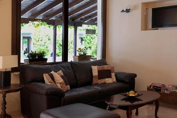 Nepheli Apartments And Studios