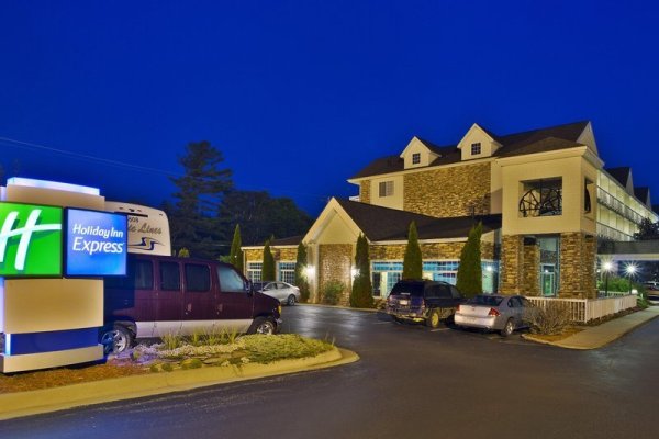 Holiday Inn Express Mackinaw City
