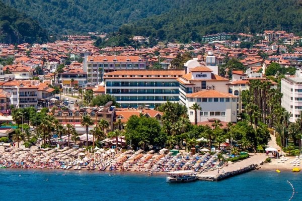 L'Etoile Beach Hotel