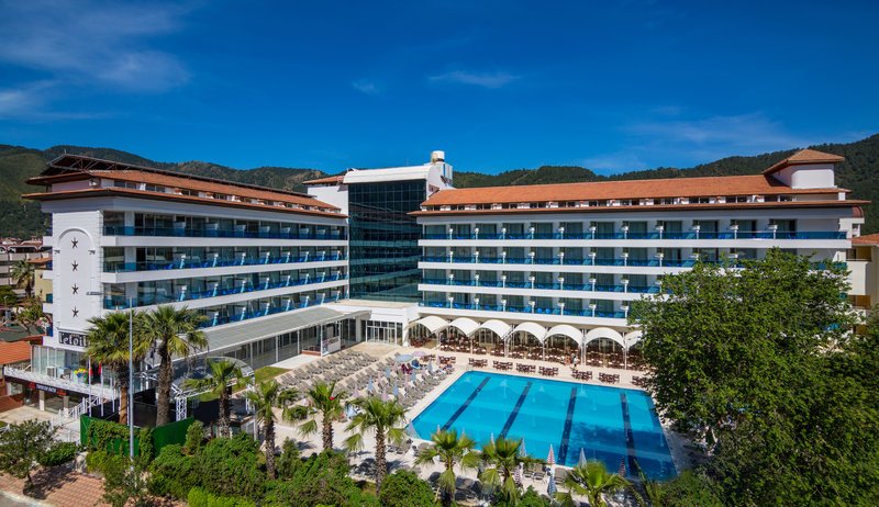 L'Etoile Beach Hotel