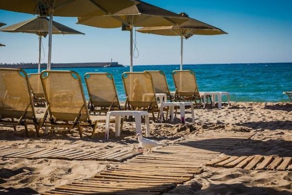 Theo Beach Hotel Apartments