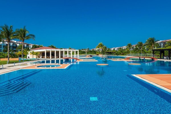 MareAzul Family Beach CondoHotel