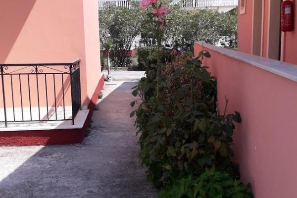 Kostas Apartments