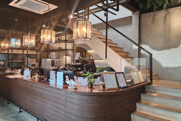 J Place Hotel