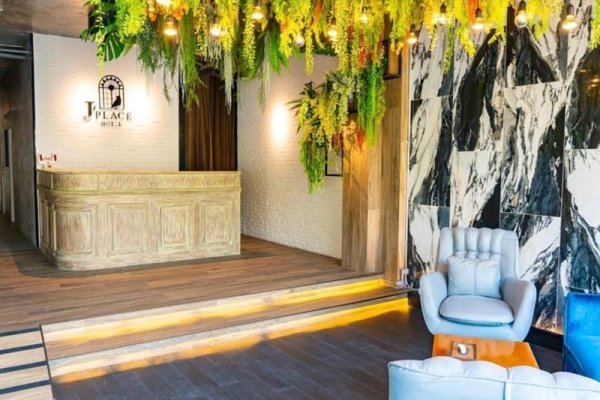 J Place Hotel