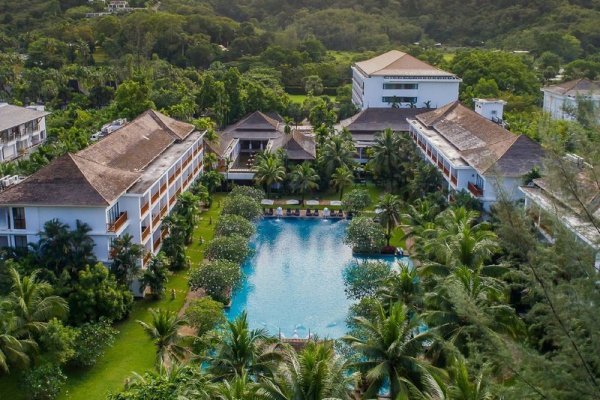 Naithonburi Beach Resort