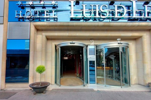 Silken Luis de Leon