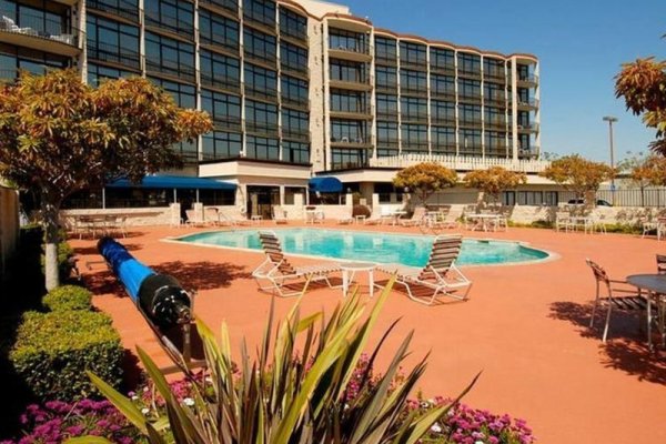 Oakland Airport Executive Hotel