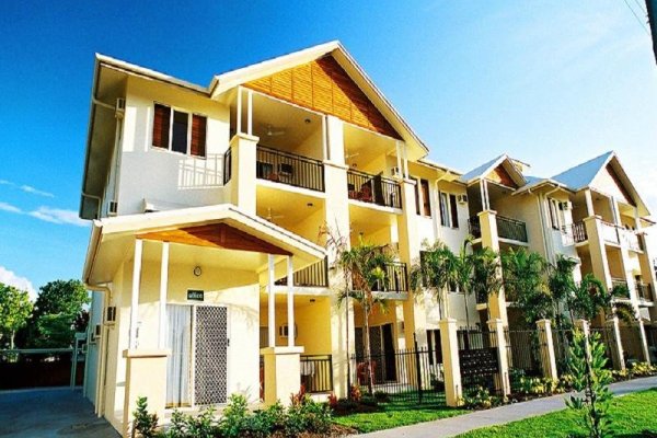 Bay Village Tropical Retreat