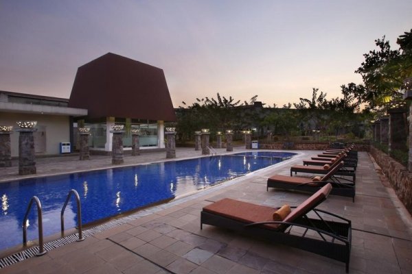 Hotel Santika Taman Mini Indonesia Indah