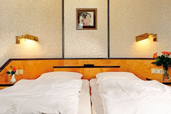 Hotel Senator
