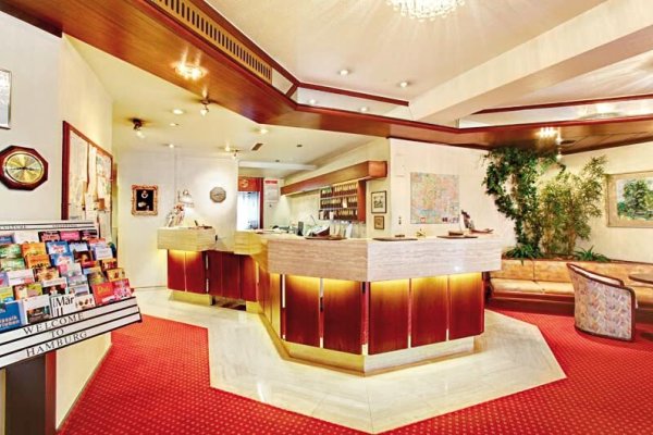 Hotel Senator