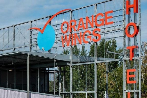 Orange Wings Krems