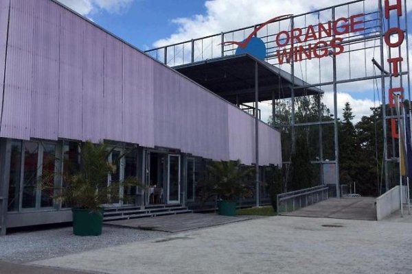 Orange Wings Krems