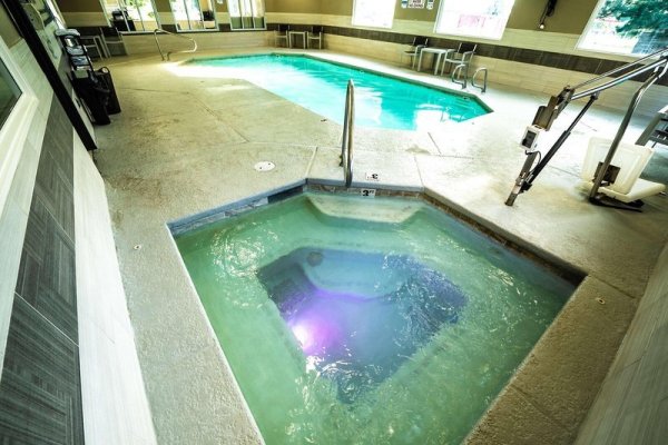 Crystal Inn Hotel & Suites - Brigham City