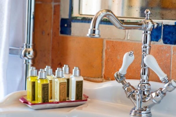Badia Santa Maria de Olearia B&B