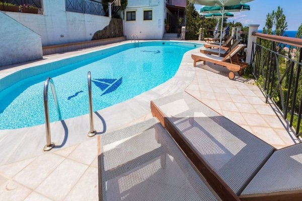 Daphne Hotel