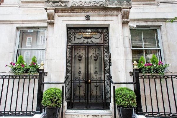 Astor Court
