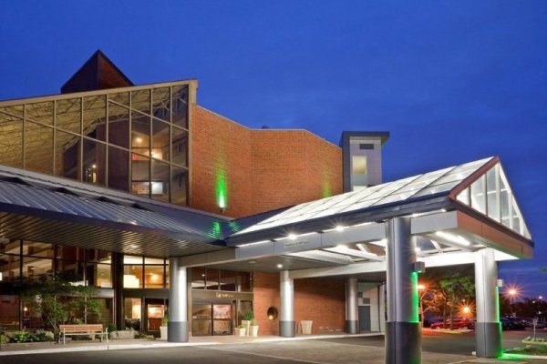 Holiday Inn Oakville Centre