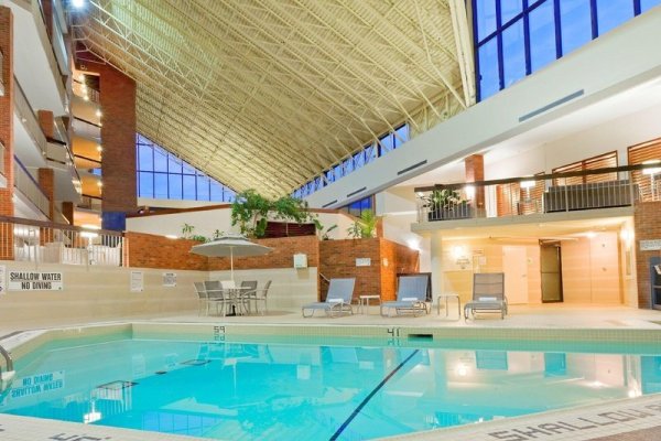 Holiday Inn Oakville Centre