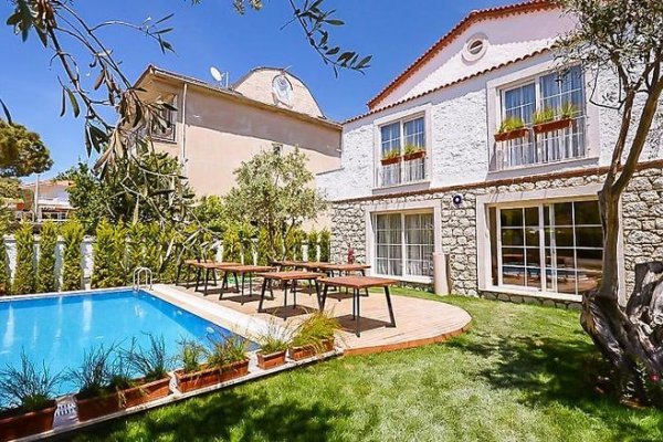 Rebetiko Hotel