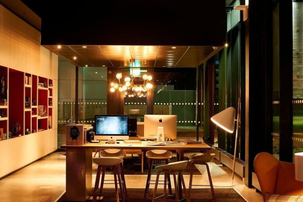 MOXY Aberdeen Airport