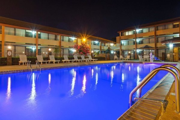 Best Western Plus Saddleback Inn & Conference Center