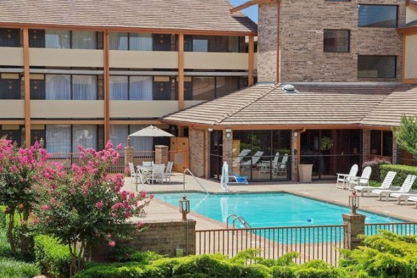 Best Western Plus Saddleback Inn & Conference Center