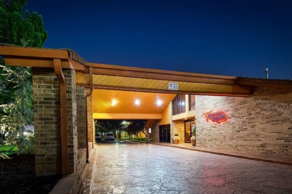 Best Western Plus Saddleback Inn & Conference Center
