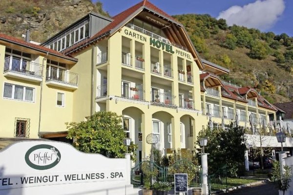 Gartenhotel & Weingut Pfeffel