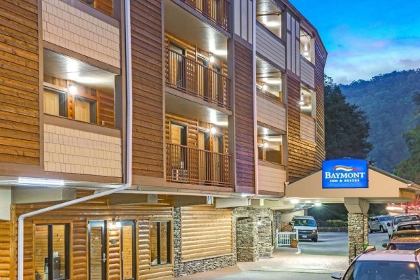 Baymont Inn & Suites Gatlinburg On The River