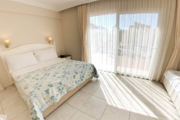 Blue Lagoon Delux Hotel