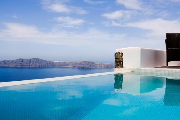 Dreams Luxury Suites