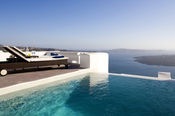Dreams Luxury Suites