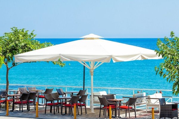 Xenios Dolphin Beach Hotel