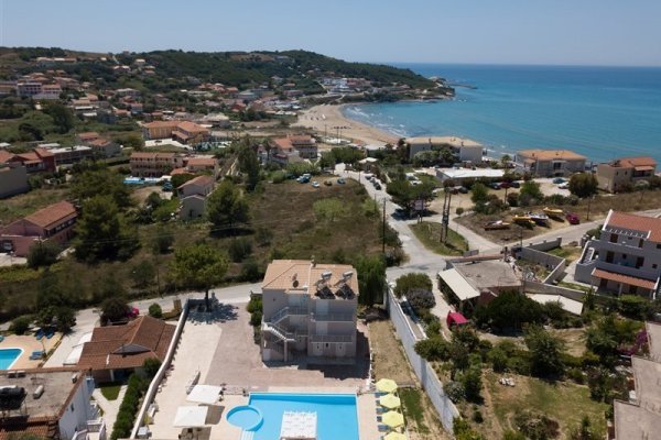Kouros Apartments