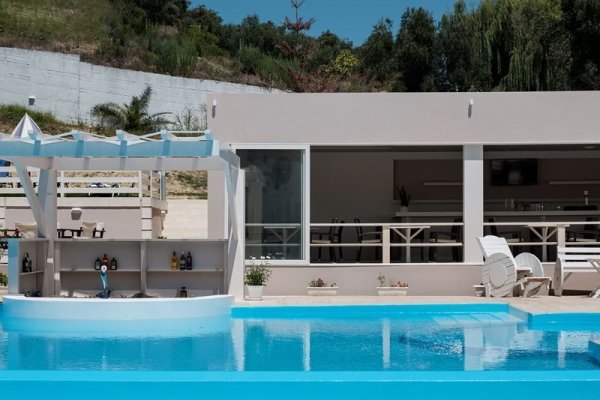 Kouros Apartments