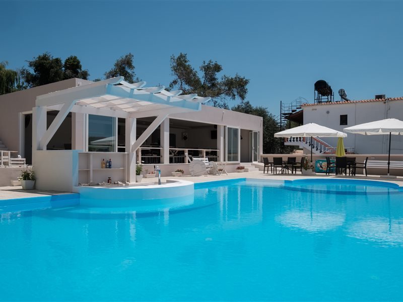 Kouros Apartments
