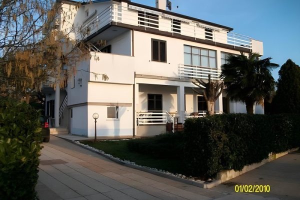 Apartments & Rooms Villa Adamovic