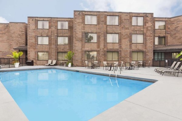 Days Inn by Wyndham Fallsview