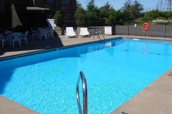 Days Inn by Wyndham Fallsview
