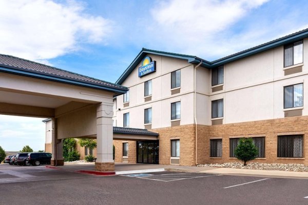 Days Inn & Suites Denver International Airport