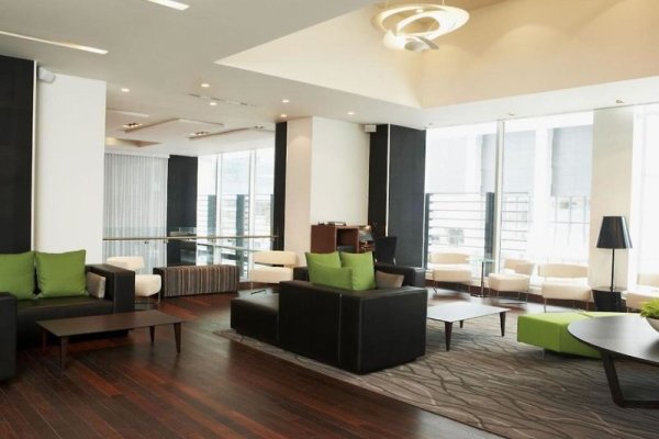 Le Germain Hotel Toronto Maple Leaf Square